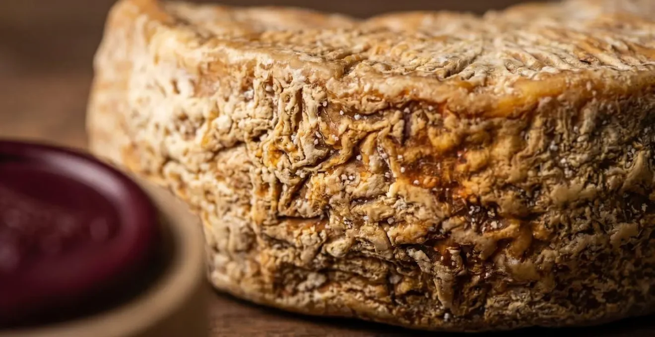 Gros plan sur des produits gastronomiques artisanaux évoquant la notion de fenêtre de dégustation optimale